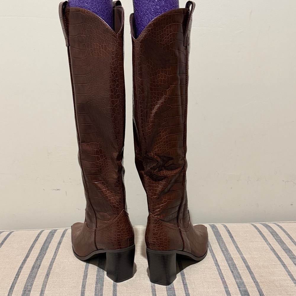 Isnom Elegant Brown Croc-Embossed Heeled Boots - Picture 6 of 10